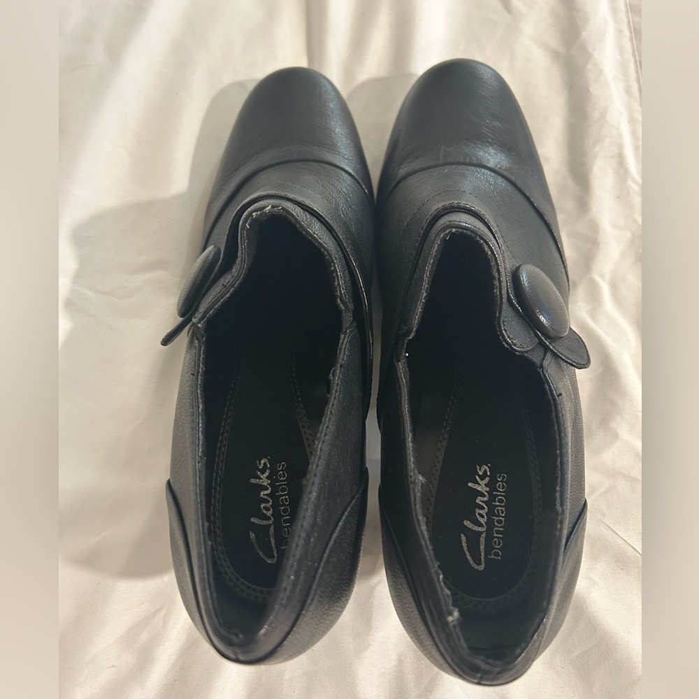 Clarks women’s size 8 black heels. - Picture 2 of 9